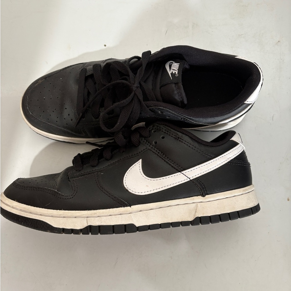 Nike Men's Black and White Sneakers